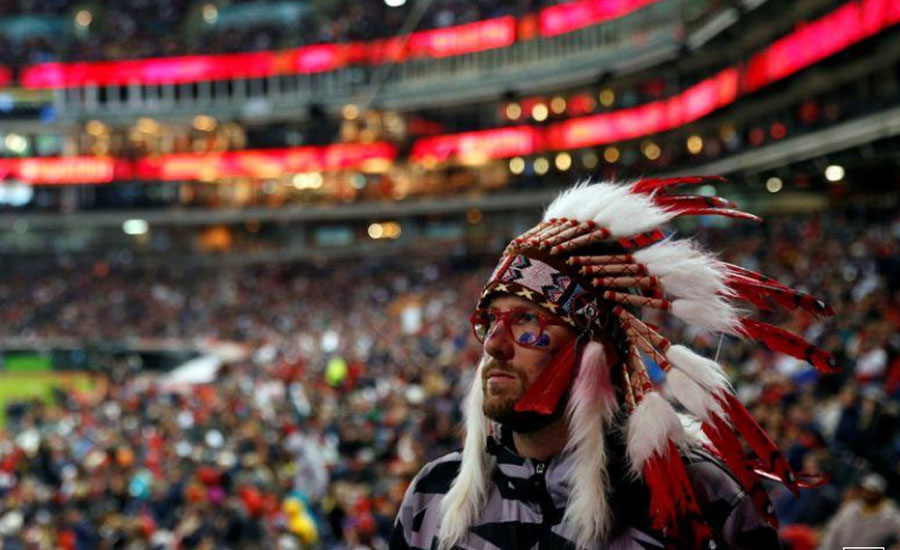Cleveland Indians ban fans from wearing headdresses and face paint