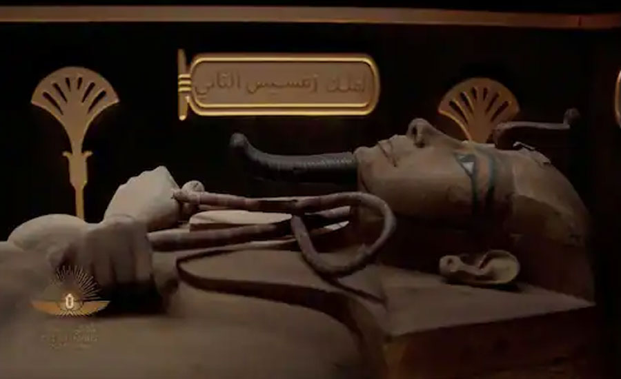 Egyptian mummies paraded through Cairo on way to new museum