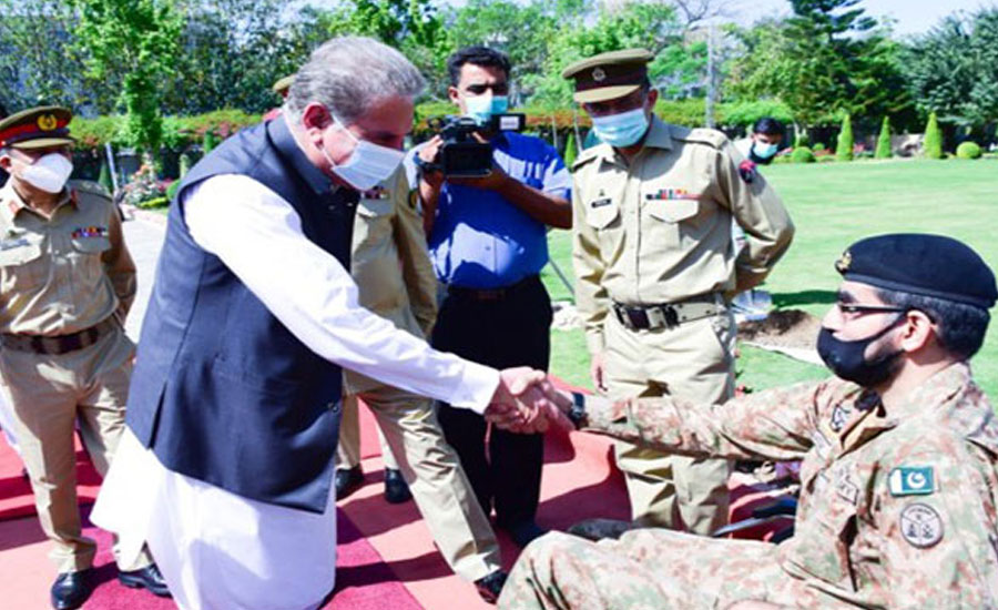 FM meets war-wounded soldiers at AFIRM Rawalpindi