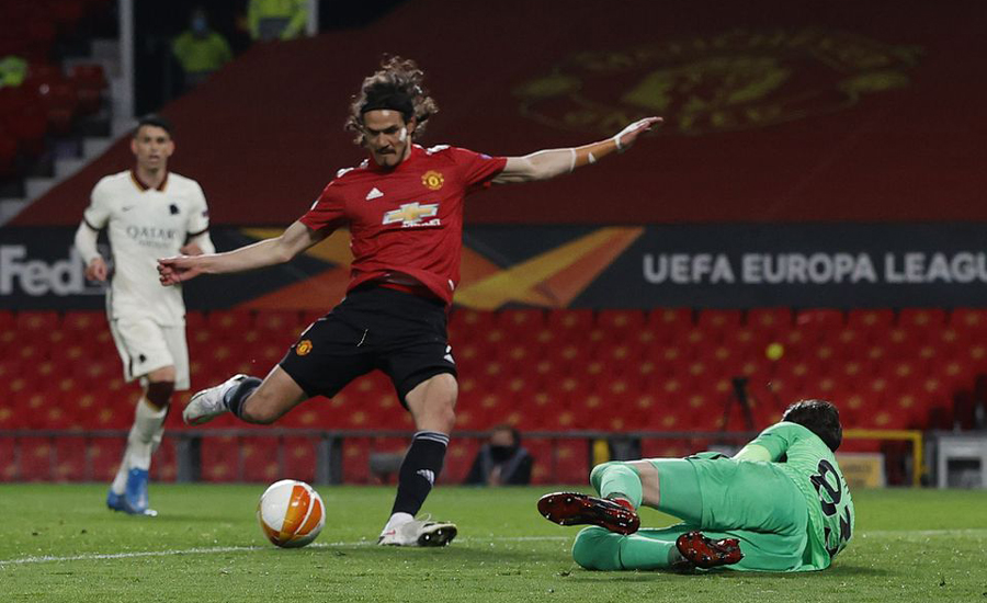 Manchester United hit Roma to book place for Europa League final