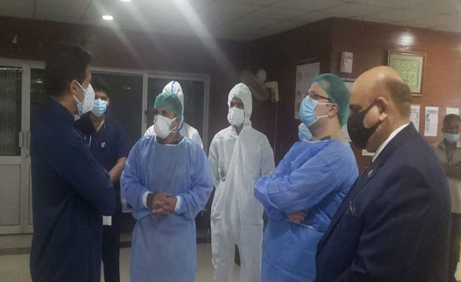 PM Imran Khan pays surprise visit to PIMS Hospital