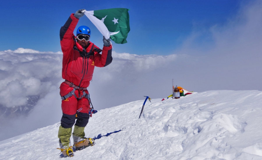 After Shehroze Kashif, Sirbaz Khan scales Mount Everest