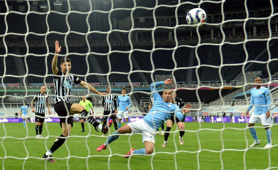 Torres hat-trick as record-breaking Manchester City beat Newcastle in Premier League