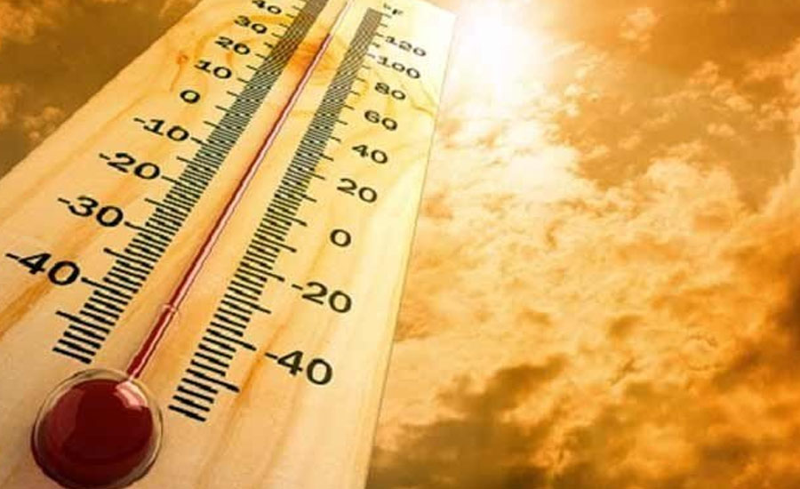 Extreme heat in Karachi as mercury touches 43 degrees