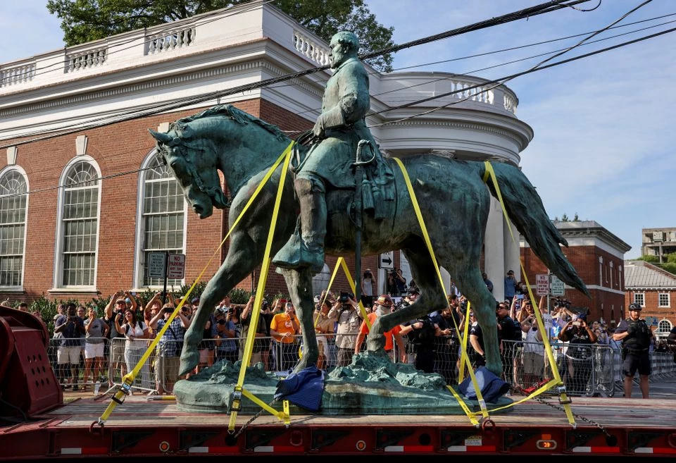 Charlottesville removes Confederate statue at center of deadly 2017 protest