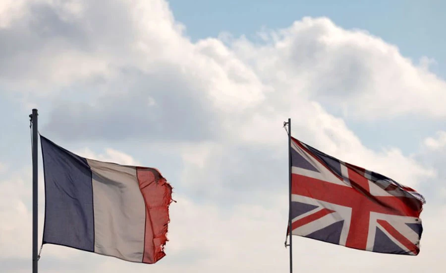 UK to keep quarantine rules for travellers from France