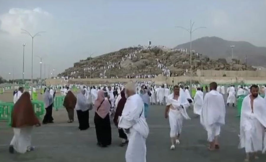 Pilgrims converging at Maidan-e-Arafat to perform Rukan-e-Azam of Hajj 'Waqoof-e-Arafat'