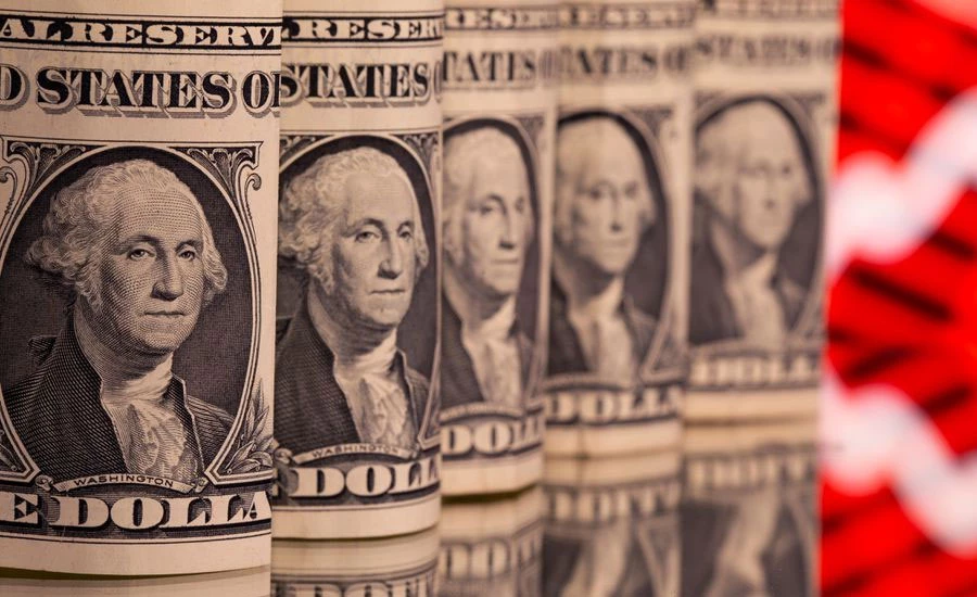 Dollar loiters near highs as traders await Fed