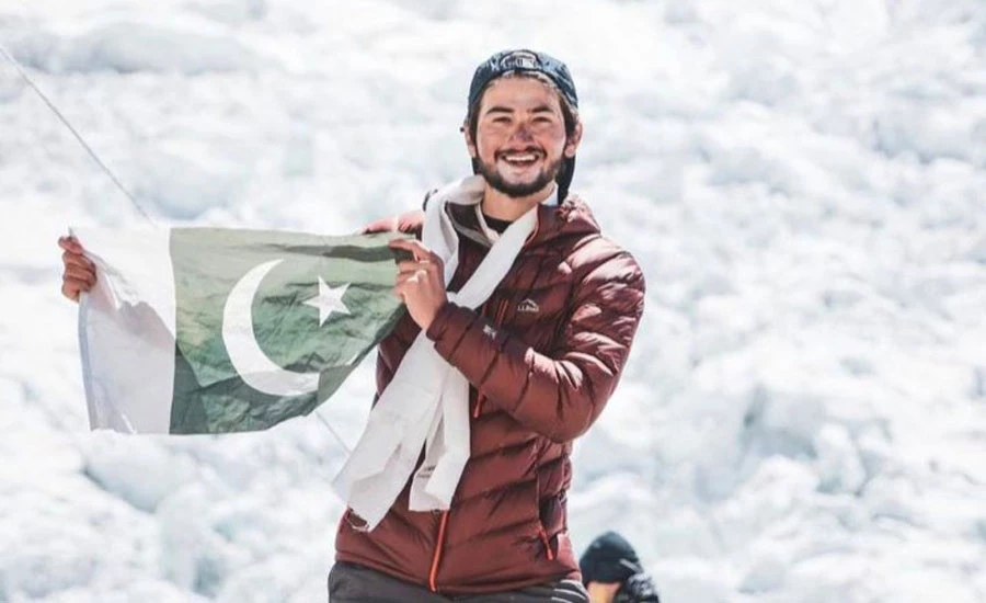 19-year-old Pakistani Shehroze makes world record by Scaling K2