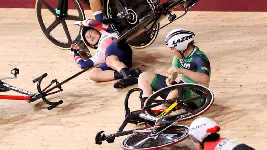 Cycling-Britain's Kenny involved in huge crash in omnium