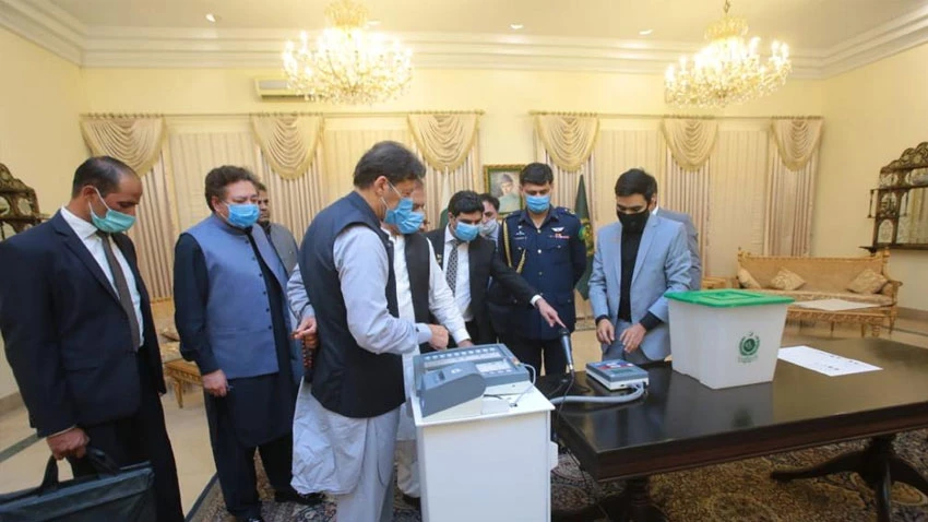 Imran Khan congratulates Shibli Faraz for introducing e-voting machines