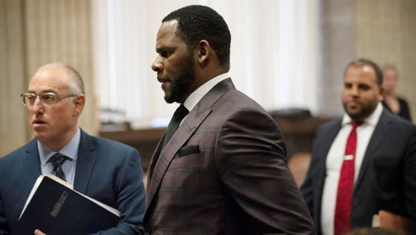 R&B singer R Kelly faces prospective jurors for sex abuse trial