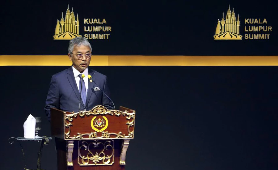 Malaysia's king calls on parties to work together in search for new PM