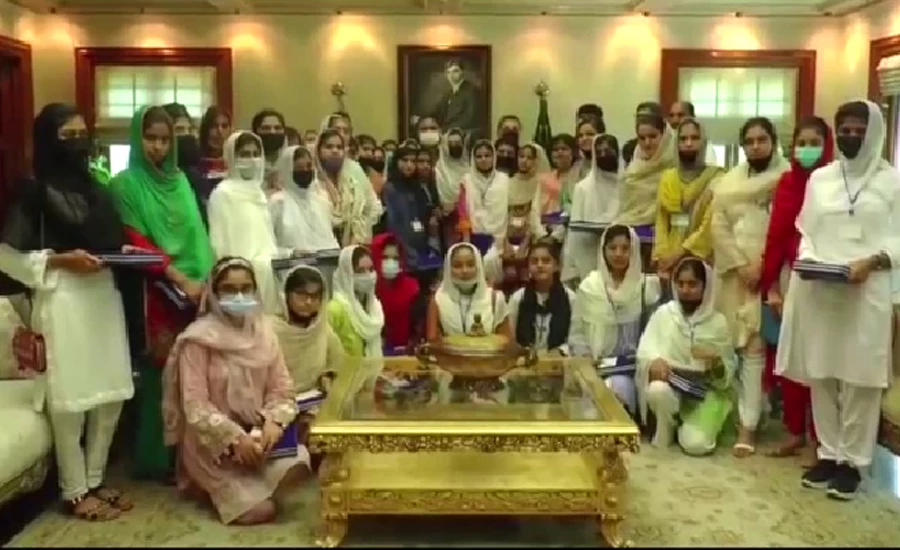 Female students, teachers from Taunsa Sharif call on CM Usman Buzdar