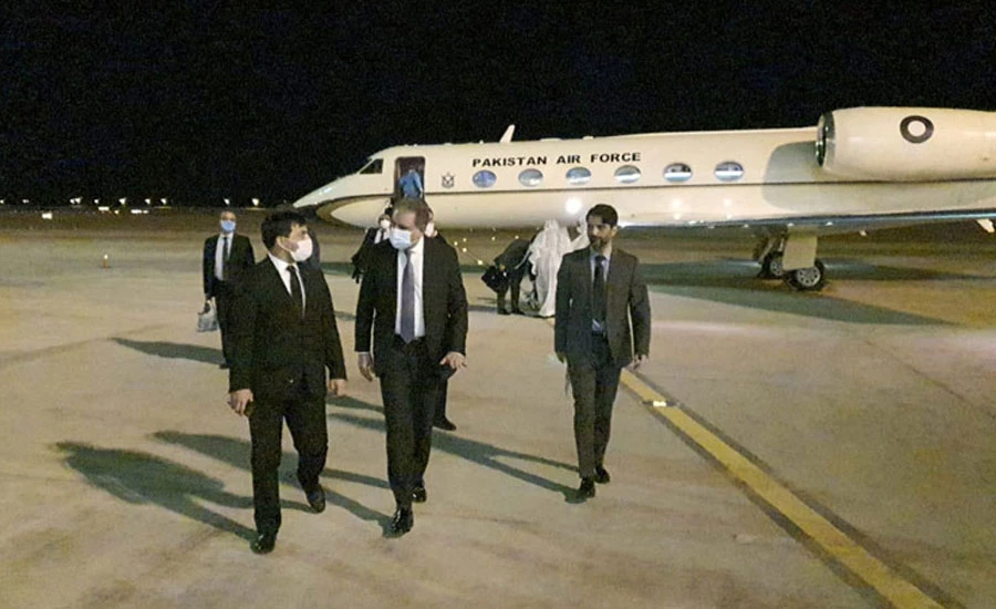 FM Qureshi arrives in Turkmenistan