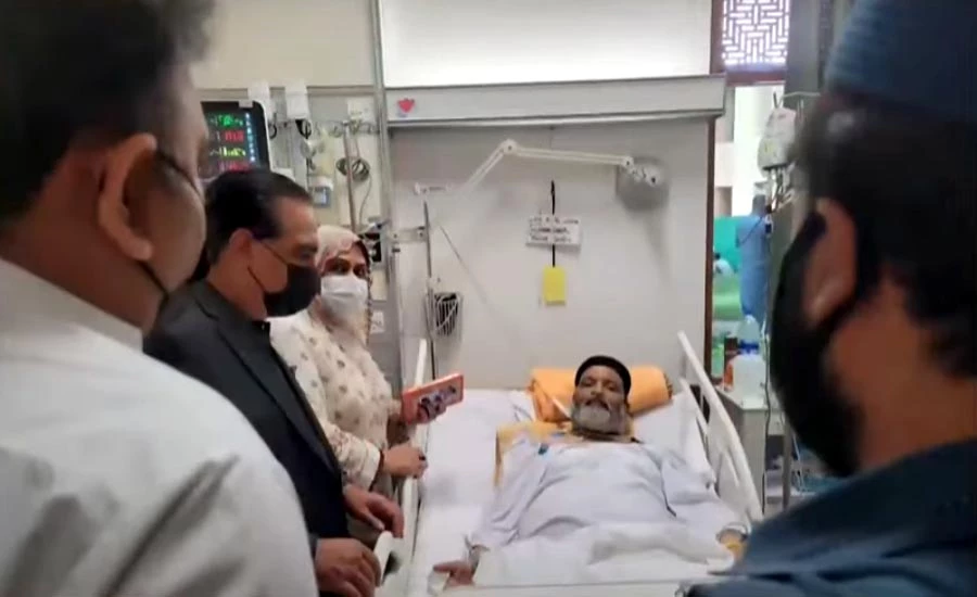 Sindh Governor Imran Ismail, Fawad Ch inquire after actor Umar Sharif's health