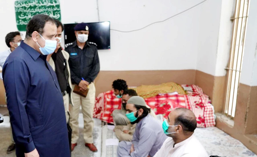 Punjab CM Usman Buzdar orders removal of 15 officers during Sialkot visit