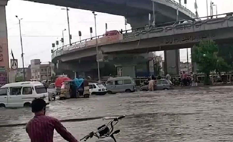 Rain inundates roads, disrupts traffic in several areas of Karachi