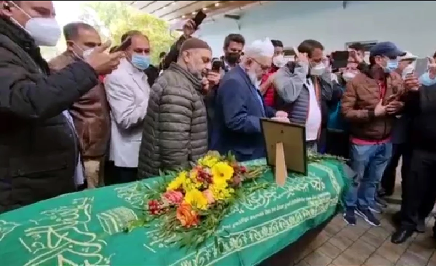 Legend comedian Umar Sharif's funeral prayers held in Germany