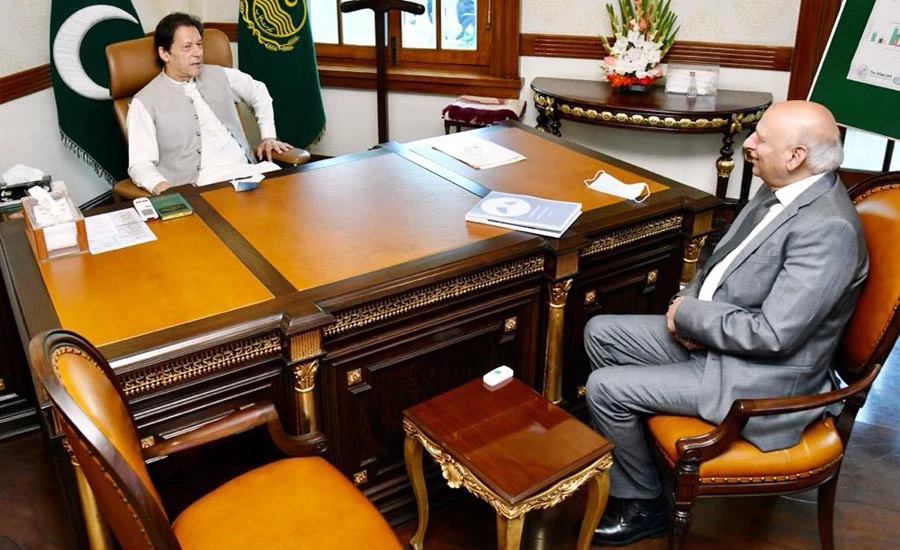 Punjab Governor Ch Sarwar briefs PM Imran Khan about Europe visit
