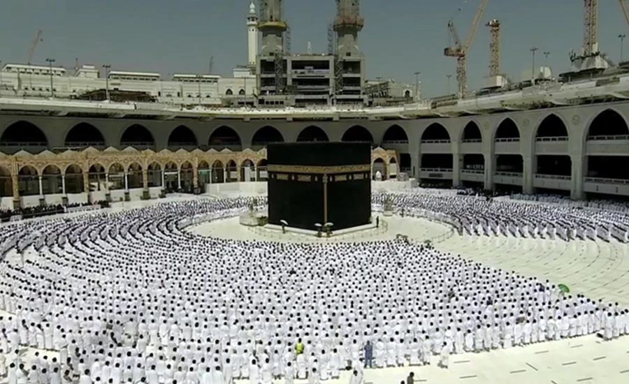 Faithful offer first Friday prayers without social distancing in Makkah and Madina