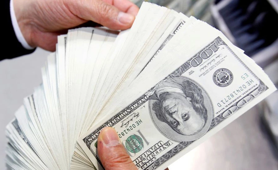 Dollar at one-month trough as traders see global rates rising
