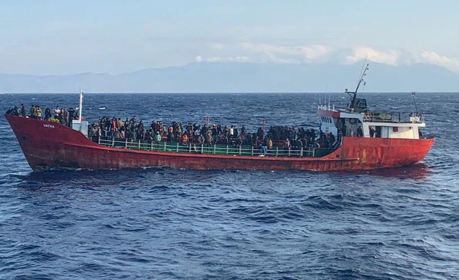 Greece rescues cargo ship with 400 migrants, asks Turkey to accept its return