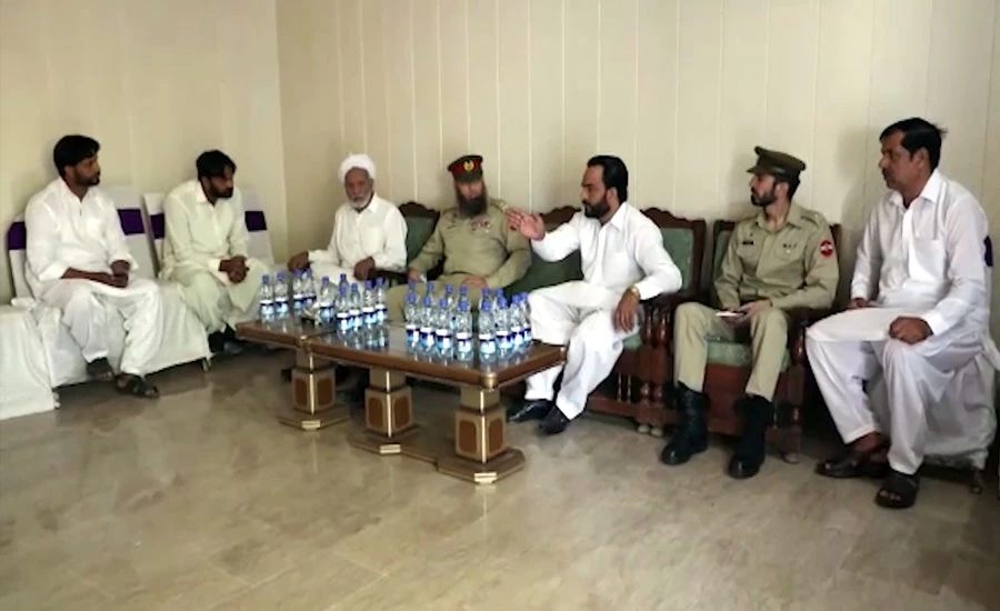 Pak Army senior officers visit families of police martyrs