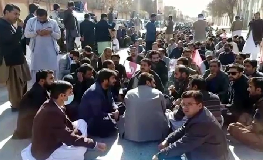 Young doctors stage sit-in in Quetta, try to enter CM House