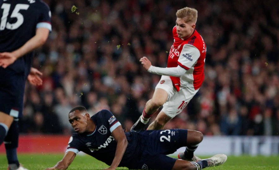 Arsenal knock West Ham out of top four with derby win