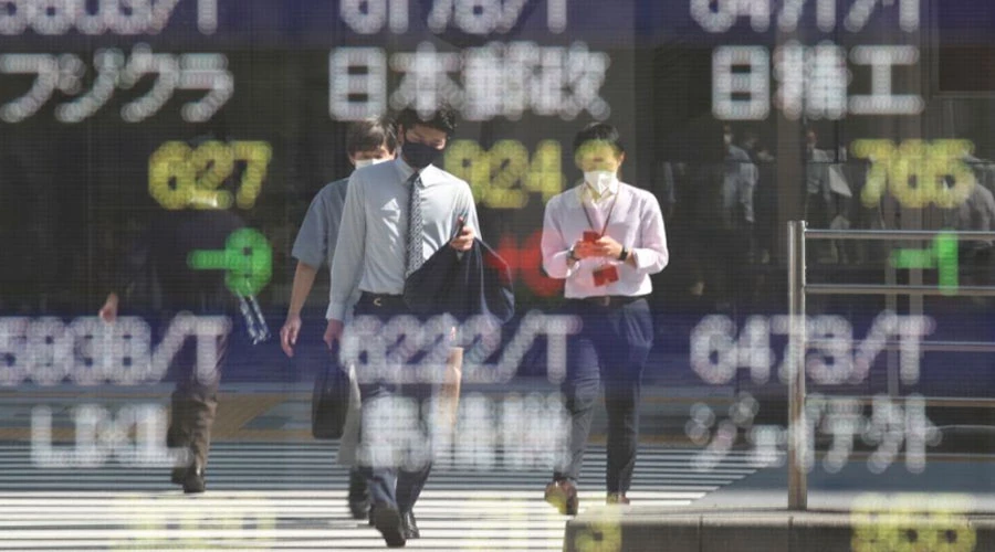 Asian stocks firm after Wall Street rout, but Omicron risks loom