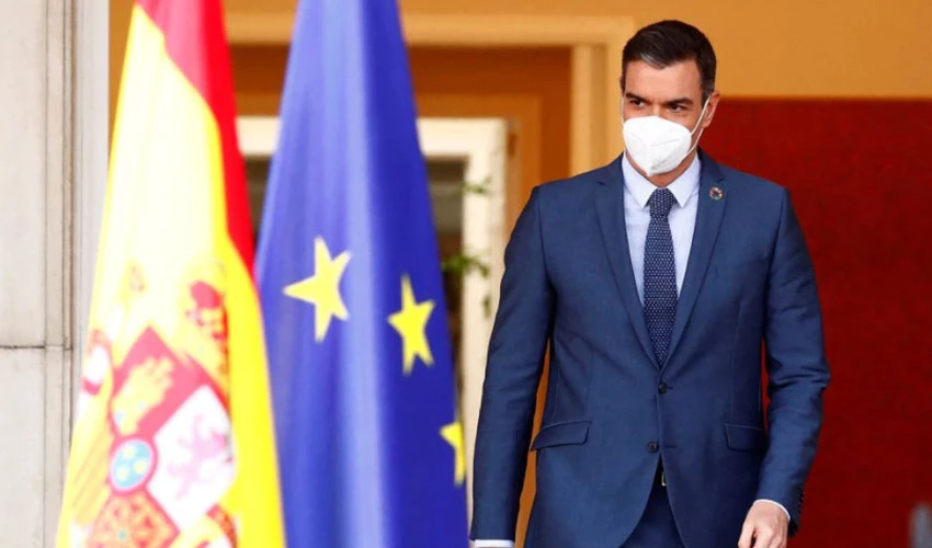 Spain brings back outdoor mask-wearing to stem Omicron spread