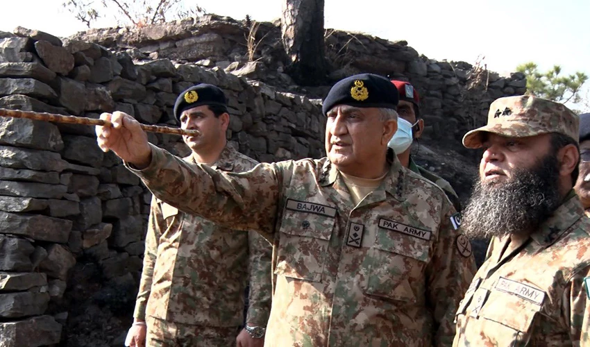 COAS Qamar Bajwa visits forward areas along LoC, lauds troops' combat readiness