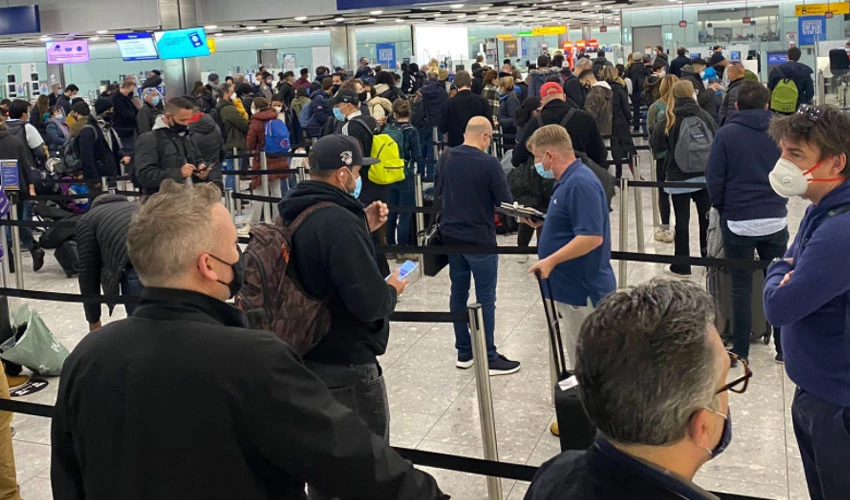 US airlines scrap nearly 1,000 Christmas Day flights due to Omicron