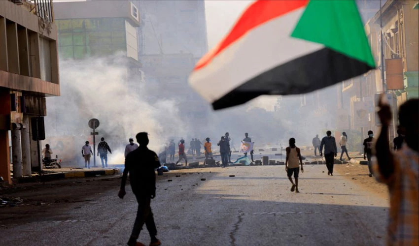 Sudan forces fire tear gas as protesters head to presidential palace