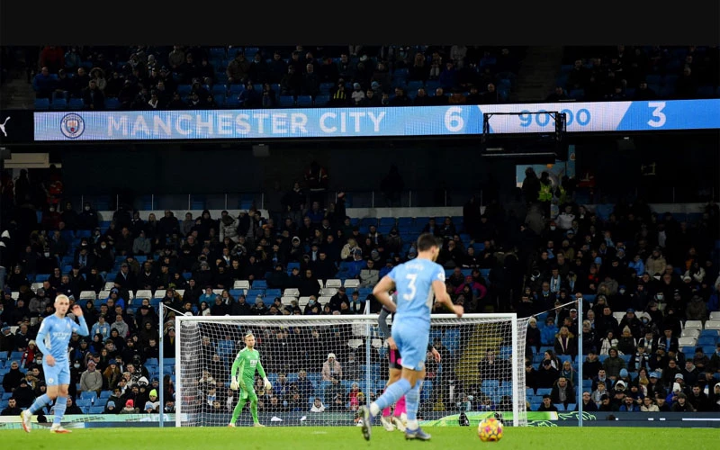 Man City survive Leicester fightback to secure ninth successive win