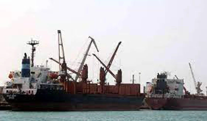 Yemen rebels seize vessel in Red Sea
