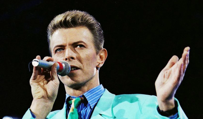 Catalog of late rocker David Bowie sold to Warner Music
