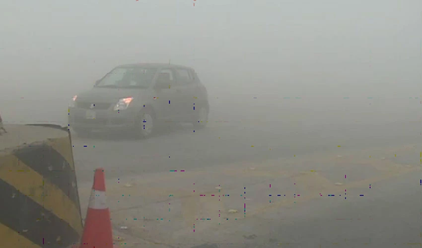 Dense fog covers several areas in Punjab and Sindh