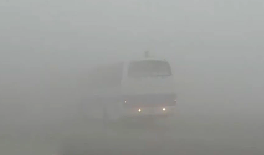 Dense fog covers the several areas in Punjab, disrupts air traffic