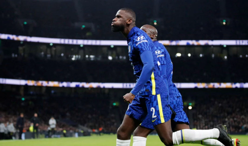 Chelsea ease past Tottenham into League Cup final