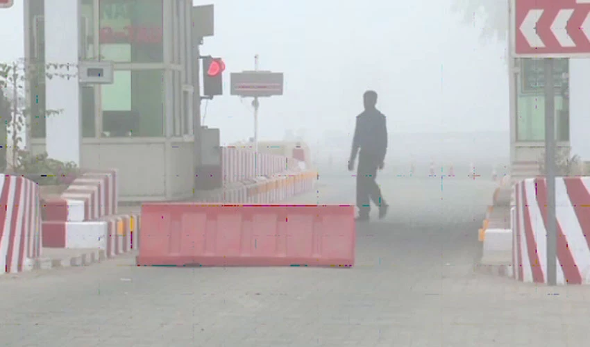 Heavy fog covers different areas of Punjab, affects flight operations and roads