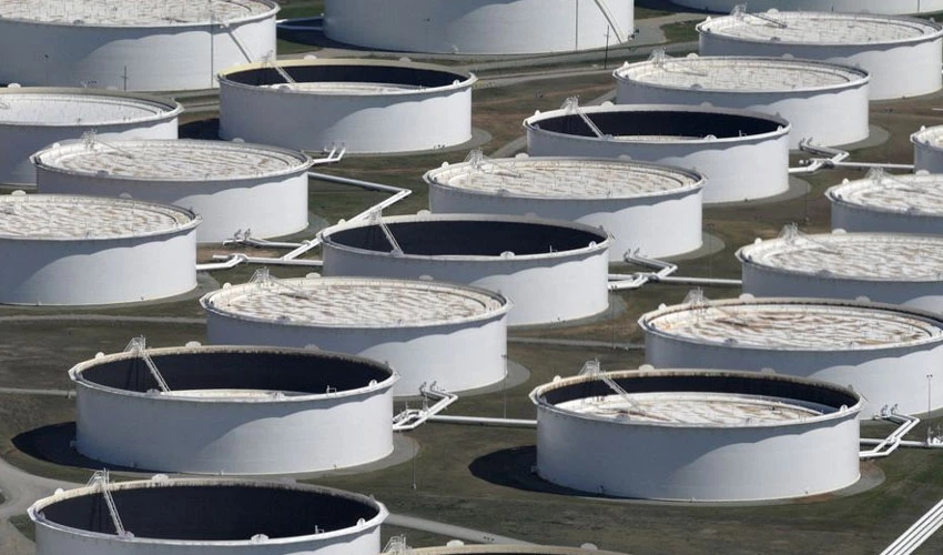 Oil fluctuates as market focuses on tight supply, US- Iran talks