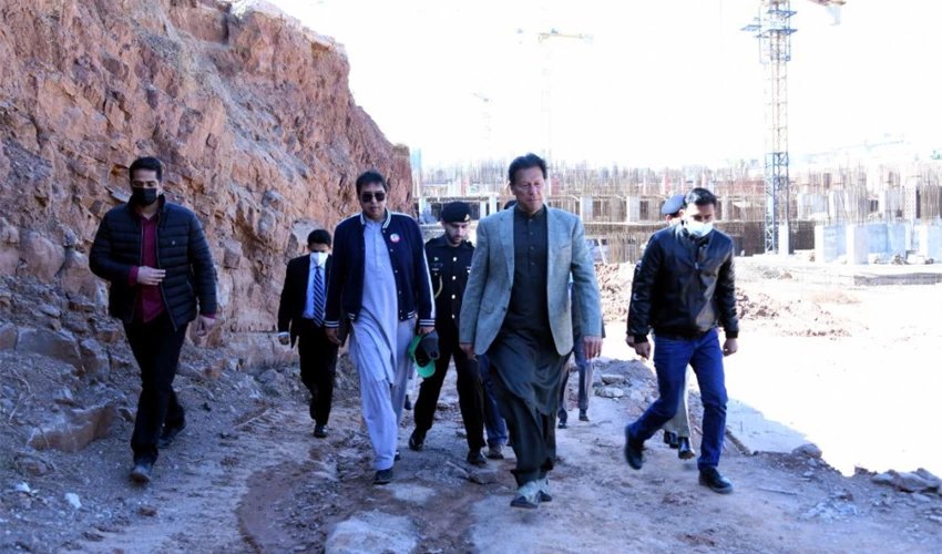PM Imran Khan pays surprise visit to G-13 project without protocol