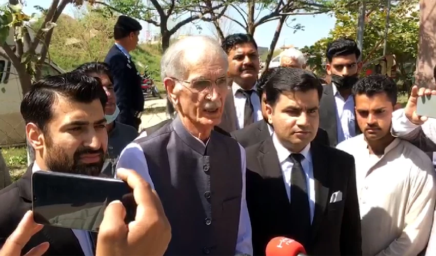 Pervaiz Khattak asks MNAs to desert party only after tendering resignations