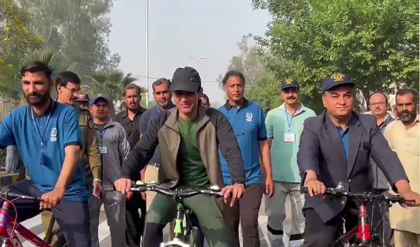 More than 400 students participate in cycle race and marathon on Pakistan Day