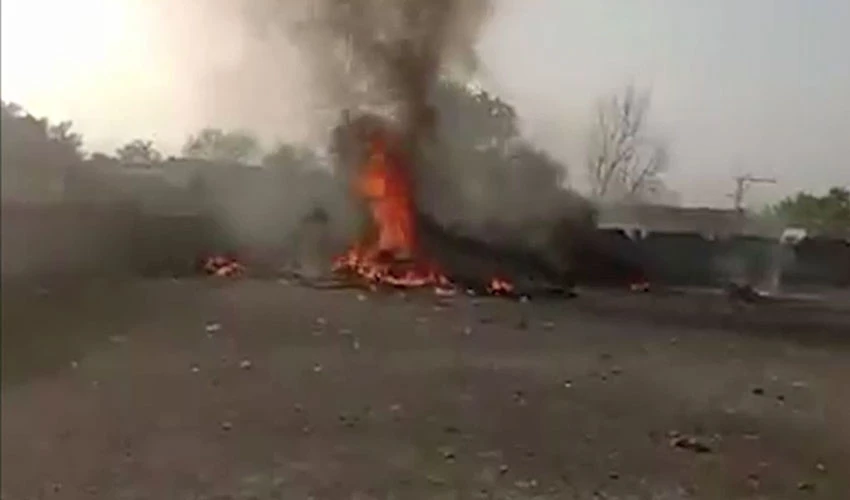 Two pilots martyred as PAF training plane crashes near Peshawar