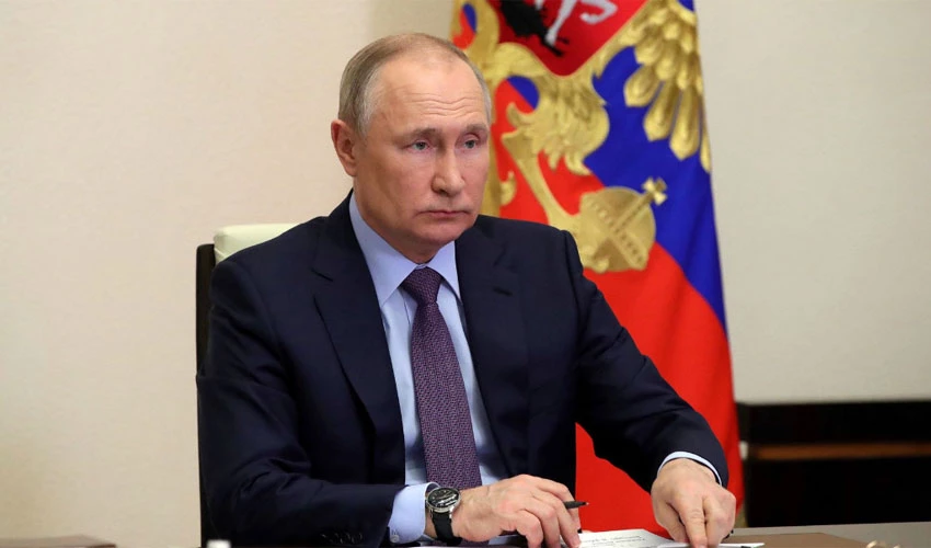 Putin warns West of lightning retaliation; sanctions batter Russian economy