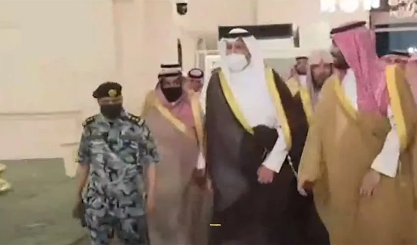 Saudi Crown Prince Mohammed Bin Salman pays respect at Roza-e-Rasool (PBUH)