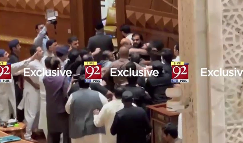 Treasury members attack & torture Deputy Speaker Dost Mazari in Punjab Assembly